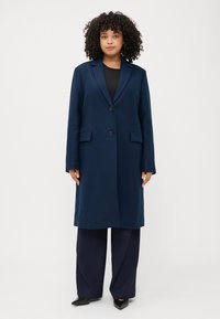 Шерстяное пальто