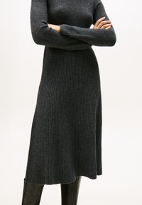 Вязаное платье