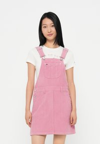 Короткое платье