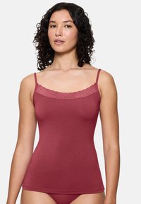 Топ на бретельках