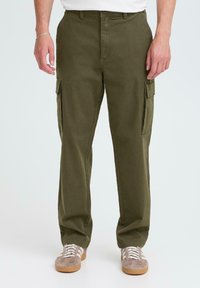 Брюки с накладными карманами