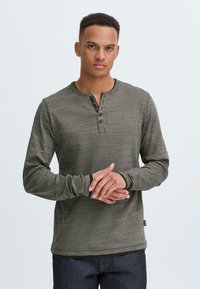 Лонгслив Лонгслив