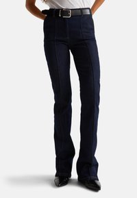 Клешеные брюки