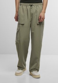 Брюки с накладными карманами