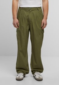 Брюки с накладными карманами