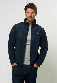 Флисовая куртка