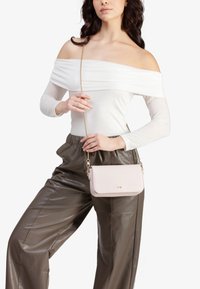 Сумка через плечо Сумка через плечо