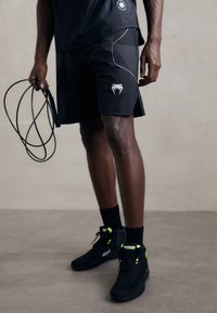 Шорты Шорты