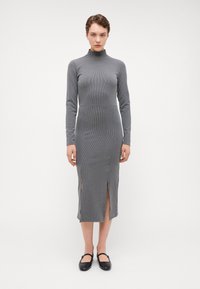 Платье футляр