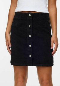 Юбка с накладными карманами