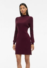 Платье футляр