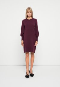 Вязаное платье