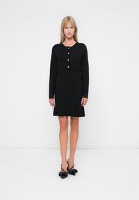 Вязаное платье