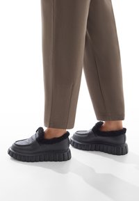 Полуботинки