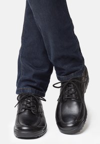 Ботинки на шнуровке