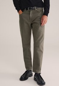 Прямые джинсы