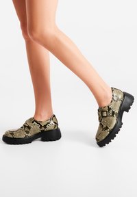 Полуботинки