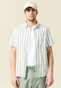 Рубашка с коротким рукавом Рубашка с коротким рукавом