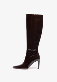 Высокие сапоги