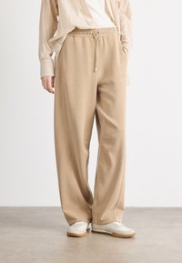 Спортивные штаны Спортивные штаны