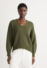 Длинный пуловер