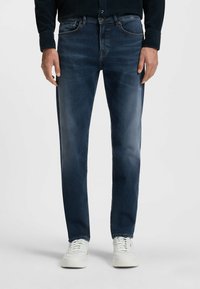 Узкие джинсы