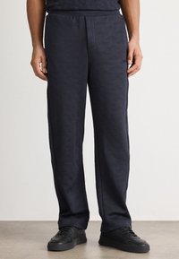 Спортивные штаны