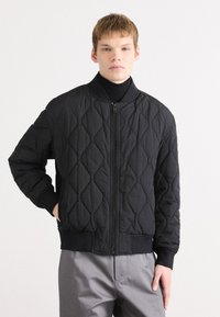 Куртка бомбер