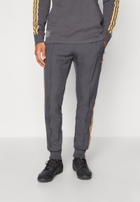 Спортивные штаны