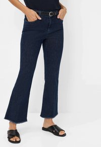 Клешеные джинсы