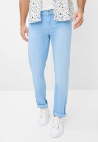 Узкие джинсы