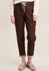 Короткие джинсы