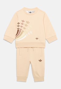 Набор одежды