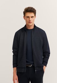 Вязаная кофта