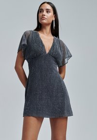 Короткое платье