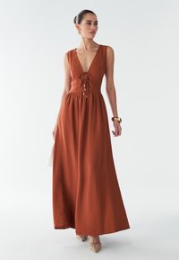 Платье макси