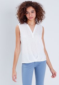 Блузка без рукавов