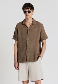 Рубашка с коротким рукавом