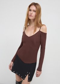 Топ на бретельках