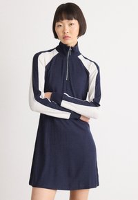 Вязаное платье