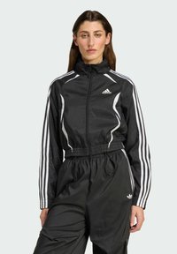 Спортивная куртка