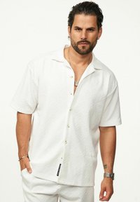 Рубашка с коротким рукавом