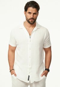 Рубашка с коротким рукавом