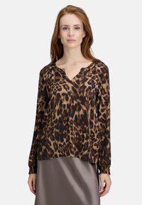 Атласная блузка