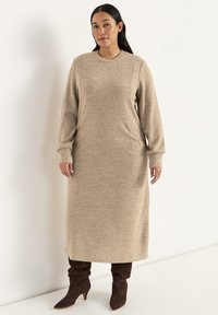 Вязаное платье Вязаное платье