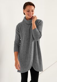 Длинный пуловер