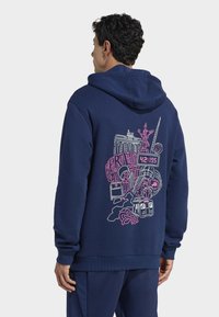 Спортивная кофта