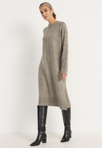 Вязаное платье Вязаное платье