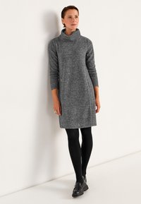 Вязаное платье Вязаное платье