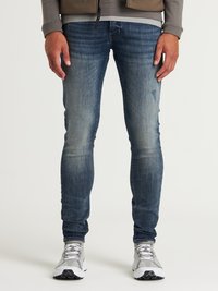 Узкие джинсы